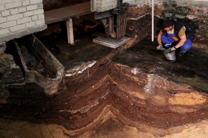  Археологи нашли в Пскове  каменное убежище в известняке